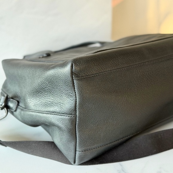 Away Black Leather The Everywhere Bag - Picture 4 of 7